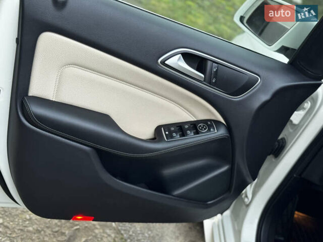 Белый Мерседес Б-класс, объемом двигателя 0 л и пробегом 117 тыс. км за 10550 $, фото 25 на Automoto.ua