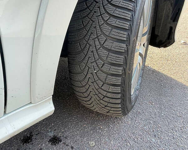 Білий Мерседес Б-клас, об'ємом двигуна 0 л та пробігом 140 тис. км за 11000 $, фото 9 на Automoto.ua