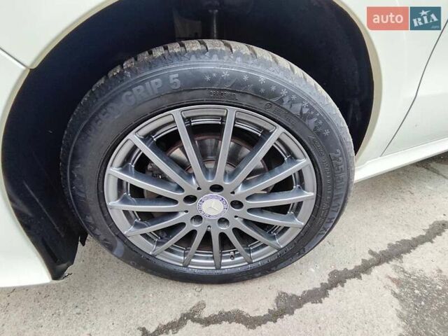 Белый Мерседес Б-класс, объемом двигателя 0 л и пробегом 60 тыс. км за 9999 $, фото 23 на Automoto.ua