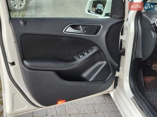 Белый Мерседес Б-класс, объемом двигателя 0 л и пробегом 85 тыс. км за 10500 $, фото 16 на Automoto.ua