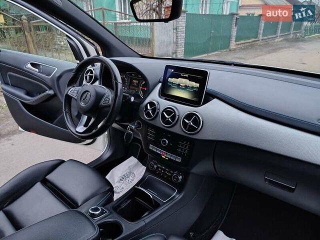 Білий Мерседес Б-клас, об'ємом двигуна 0 л та пробігом 112 тис. км за 9900 $, фото 16 на Automoto.ua