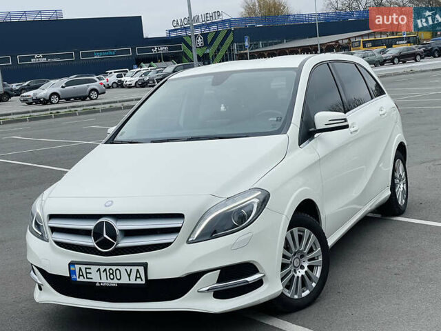 Белый Мерседес Б-класс, объемом двигателя 0 л и пробегом 57 тыс. км за 14400 $, фото 1 на Automoto.ua