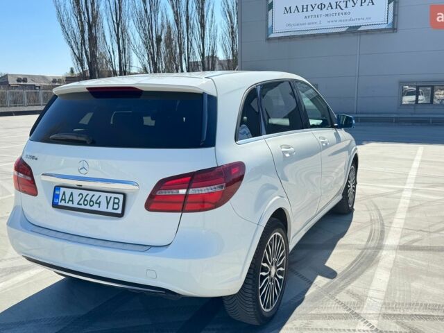 Білий Мерседес Б-клас, об'ємом двигуна 0 л та пробігом 125 тис. км за 12900 $, фото 4 на Automoto.ua