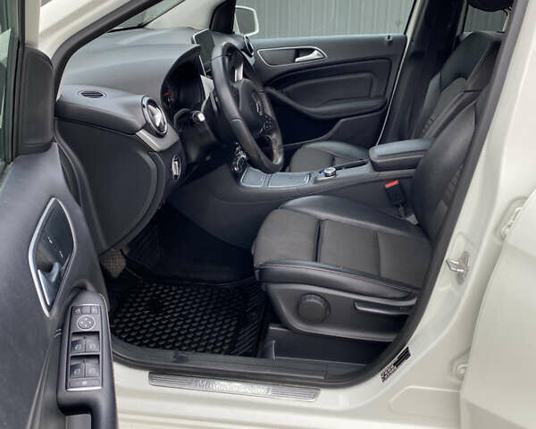 Белый Мерседес Б-класс, объемом двигателя 0 л и пробегом 122 тыс. км за 12550 $, фото 10 на Automoto.ua