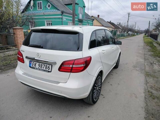 Білий Мерседес Б-клас, об'ємом двигуна 0 л та пробігом 112 тис. км за 9900 $, фото 5 на Automoto.ua