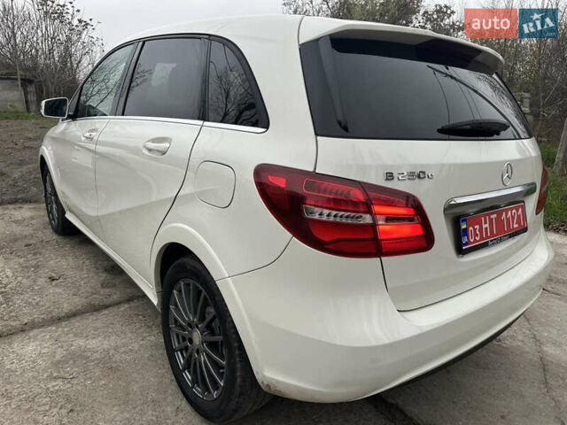 Білий Мерседес Б-клас, об'ємом двигуна 0 л та пробігом 54 тис. км за 10200 $, фото 5 на Automoto.ua