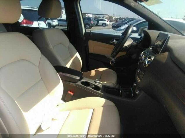 Белый Мерседес Б-класс, объемом двигателя 1 л и пробегом 62 тыс. км за 3200 $, фото 4 на Automoto.ua