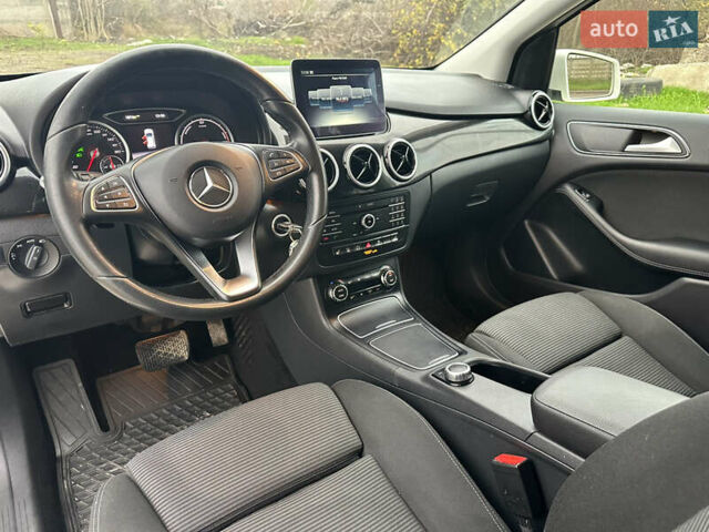 Білий Мерседес Б-клас, об'ємом двигуна 0 л та пробігом 54 тис. км за 10200 $, фото 10 на Automoto.ua