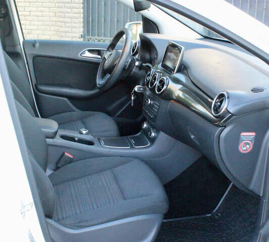 Белый Мерседес Б-класс, объемом двигателя 1.5 л и пробегом 178 тыс. км за 14500 $, фото 18 на Automoto.ua