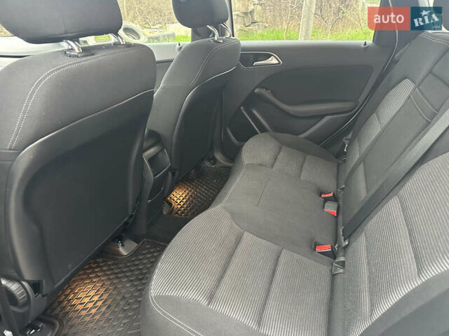 Білий Мерседес Б-клас, об'ємом двигуна 0 л та пробігом 54 тис. км за 10200 $, фото 8 на Automoto.ua