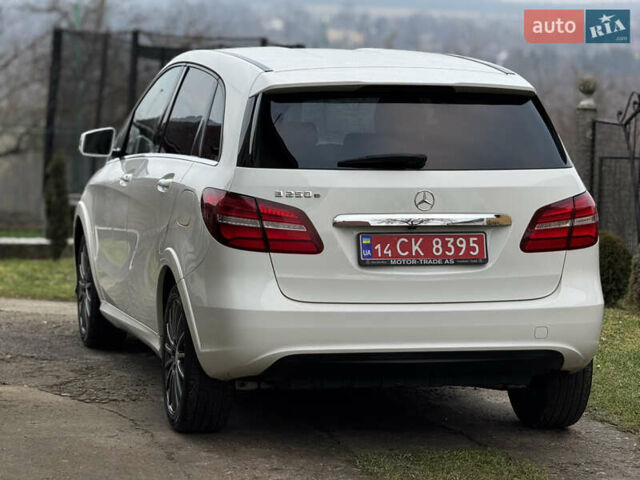 Белый Мерседес Б-класс, объемом двигателя 0 л и пробегом 117 тыс. км за 10550 $, фото 16 на Automoto.ua