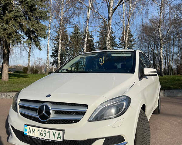 Білий Мерседес Б-клас, об'ємом двигуна 0 л та пробігом 140 тис. км за 11000 $, фото 10 на Automoto.ua