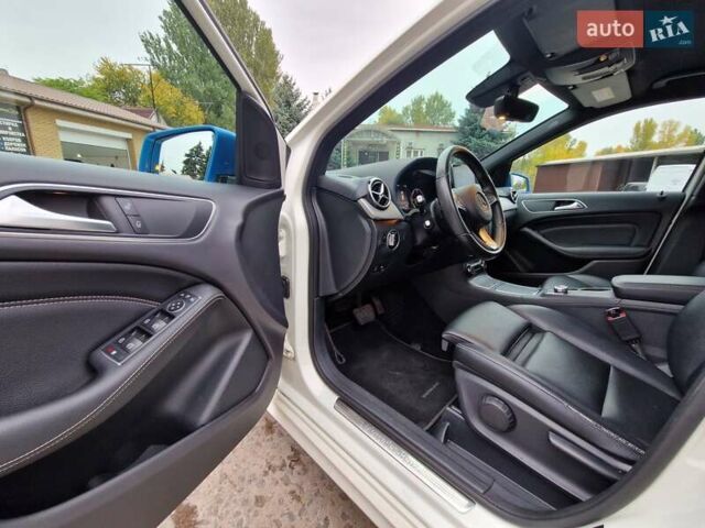 Мерседес Б-клас 2016 у Дніпро (Дніпропетровську) на Automoto.ua Білий Мерседес Б-клас, об'ємом двигуна 0 л та пробігом 99 тис. км за 11999 $, фото 13 на Automoto.ua