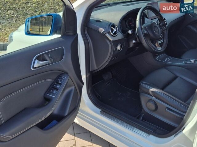 Белый Мерседес Б-класс, объемом двигателя 0 л и пробегом 62 тыс. км за 12000 $, фото 21 на Automoto.ua