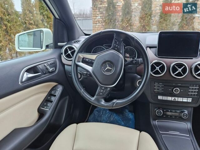 Білий Мерседес Б-клас, об'ємом двигуна 0 л та пробігом 179 тис. км за 9150 $, фото 66 на Automoto.ua