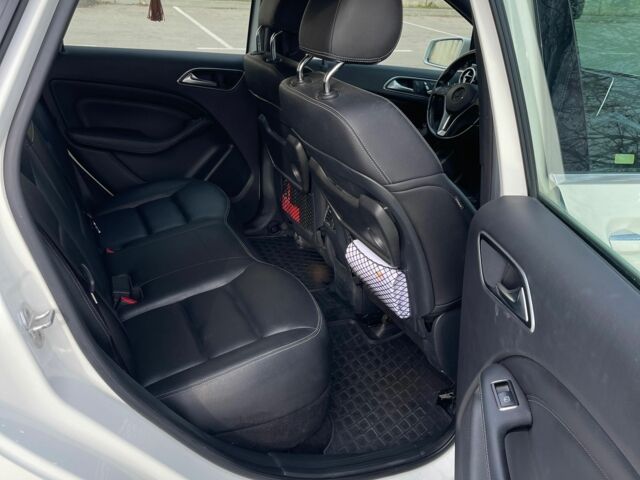 Білий Мерседес Б-клас, об'ємом двигуна 0 л та пробігом 82 тис. км за 10500 $, фото 6 на Automoto.ua