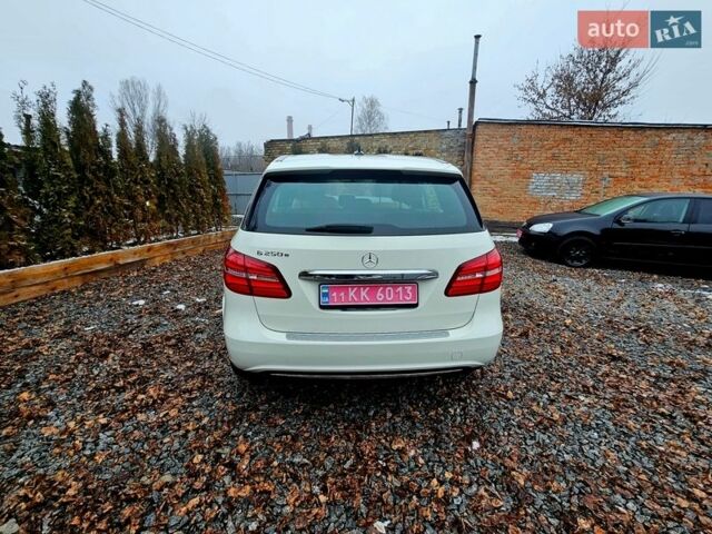 Білий Мерседес Б-клас, об'ємом двигуна 0 л та пробігом 179 тис. км за 9000 $, фото 7 на Automoto.ua
