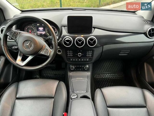 Белый Мерседес Б-класс, объемом двигателя 0 л и пробегом 96 тыс. км за 10999 $, фото 12 на Automoto.ua