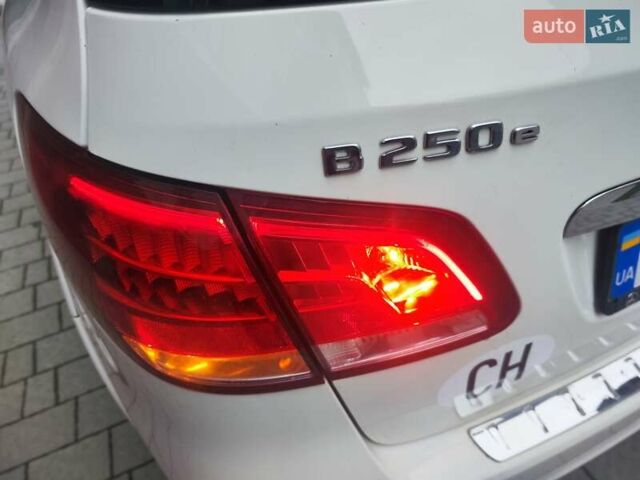 Белый Мерседес Б-класс, объемом двигателя 0 л и пробегом 60 тыс. км за 9999 $, фото 14 на Automoto.ua