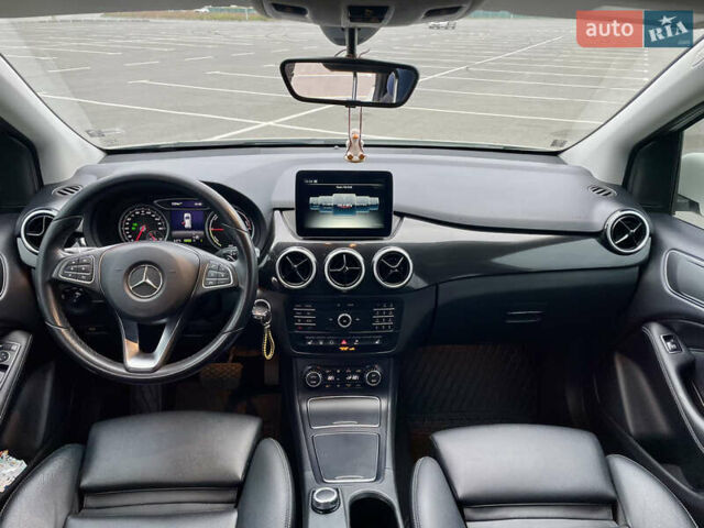 Белый Мерседес Б-класс, объемом двигателя 0 л и пробегом 57 тыс. км за 14400 $, фото 11 на Automoto.ua