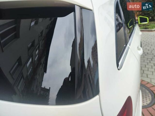 Белый Мерседес Б-класс, объемом двигателя 0 л и пробегом 60 тыс. км за 9999 $, фото 12 на Automoto.ua