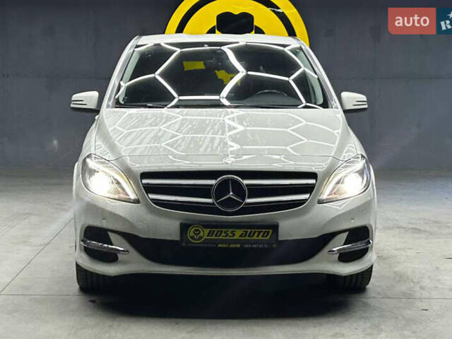 Белый Мерседес Б-класс, объемом двигателя 0 л и пробегом 120 тыс. км за 11800 $, фото 1 на Automoto.ua