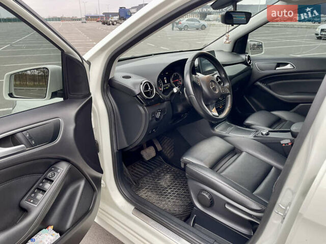 Белый Мерседес Б-класс, объемом двигателя 0 л и пробегом 57 тыс. км за 14400 $, фото 9 на Automoto.ua