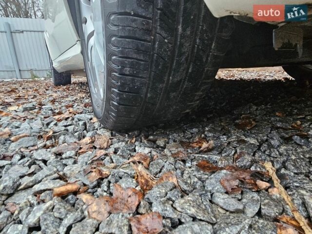 Білий Мерседес Б-клас, об'ємом двигуна 0 л та пробігом 179 тис. км за 9000 $, фото 21 на Automoto.ua