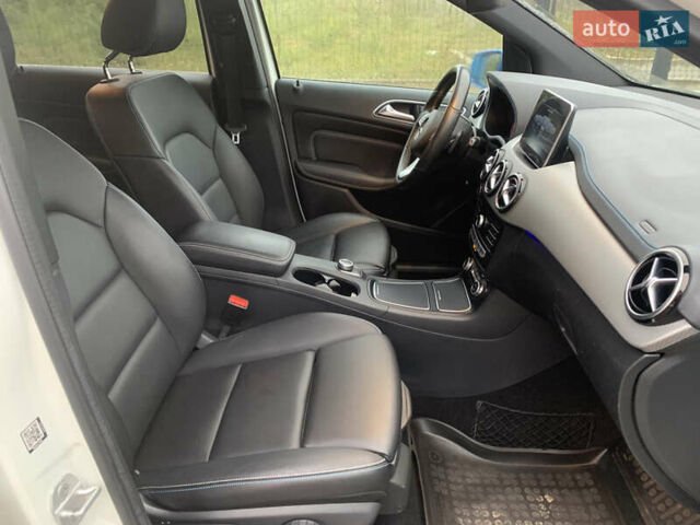 Белый Мерседес Б-класс, объемом двигателя 0 л и пробегом 99 тыс. км за 10350 $, фото 21 на Automoto.ua