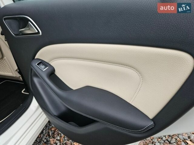 Білий Мерседес Б-клас, об'ємом двигуна 0 л та пробігом 179 тис. км за 9000 $, фото 49 на Automoto.ua