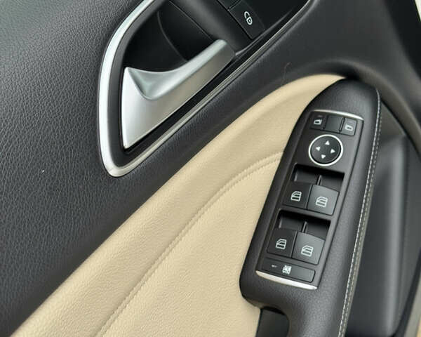 Білий Мерседес Б-клас, об'ємом двигуна 0 л та пробігом 118 тис. км за 10550 $, фото 30 на Automoto.ua