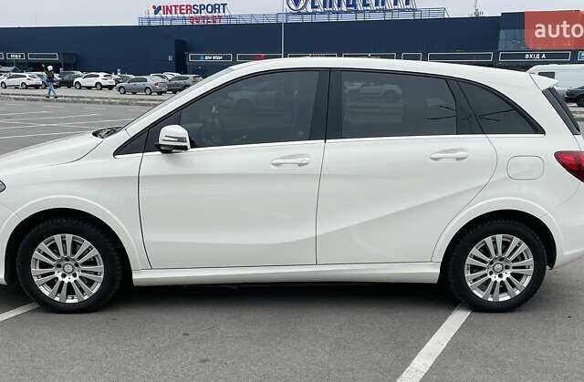 Белый Мерседес Б-класс, объемом двигателя 0 л и пробегом 57 тыс. км за 14400 $, фото 2 на Automoto.ua