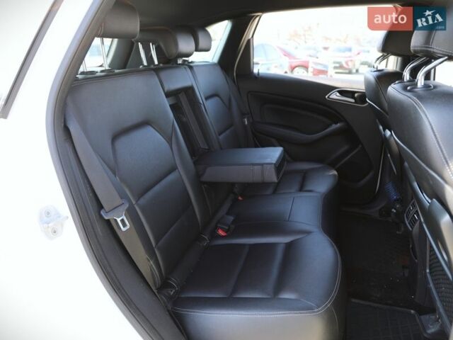 Білий Мерседес Б-клас, об'ємом двигуна 0 л та пробігом 137 тис. км за 14500 $, фото 12 на Automoto.ua