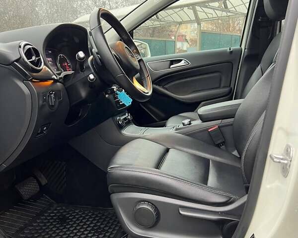 Белый Мерседес Б-класс, объемом двигателя 0 л и пробегом 96 тыс. км за 10999 $, фото 11 на Automoto.ua