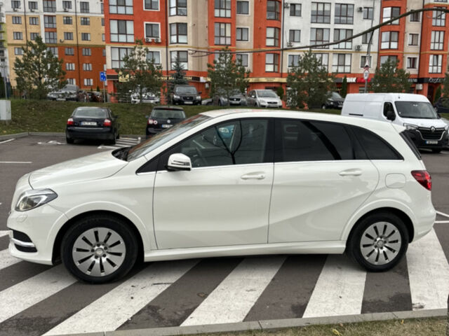 Белый Мерседес Б-класс, объемом двигателя 0 л и пробегом 120 тыс. км за 12100 $, фото 4 на Automoto.ua