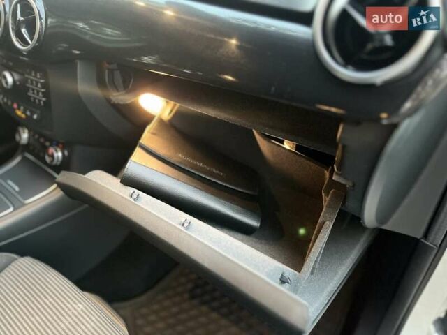 Білий Мерседес Б-клас, об'ємом двигуна 0 л та пробігом 122 тис. км за 10000 $, фото 12 на Automoto.ua