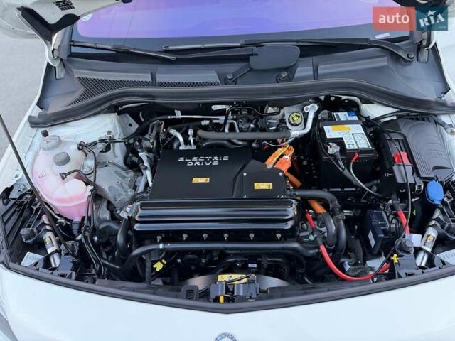 Белый Мерседес Б-класс, объемом двигателя 0 л и пробегом 90 тыс. км за 9800 $, фото 63 на Automoto.ua