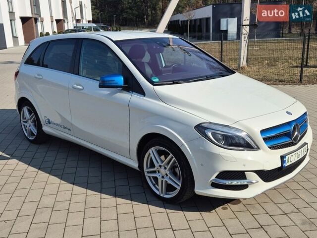 Белый Мерседес Б-класс, объемом двигателя 0 л и пробегом 62 тыс. км за 12000 $, фото 12 на Automoto.ua