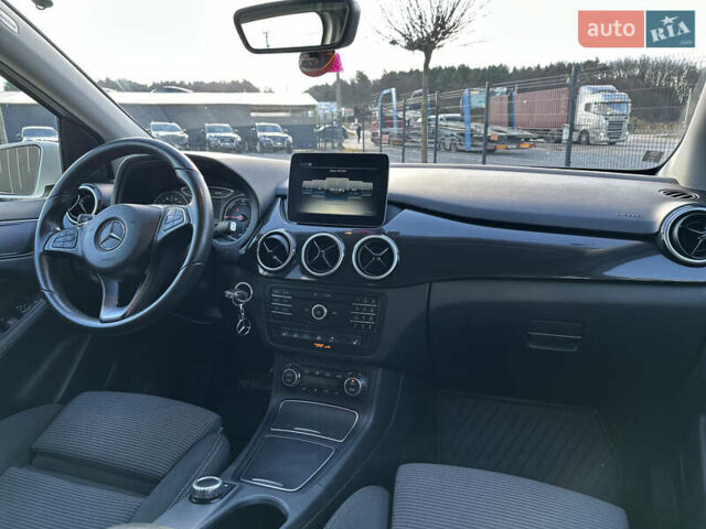 Білий Мерседес Б-клас, об'ємом двигуна 0 л та пробігом 63 тис. км за 11900 $, фото 30 на Automoto.ua