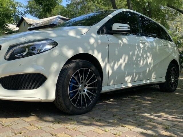 Белый Мерседес Б-класс, объемом двигателя 0 л и пробегом 57 тыс. км за 13900 $, фото 1 на Automoto.ua