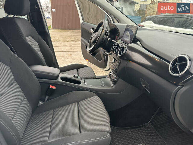 Білий Мерседес Б-клас, об'ємом двигуна 0 л та пробігом 54 тис. км за 10200 $, фото 13 на Automoto.ua