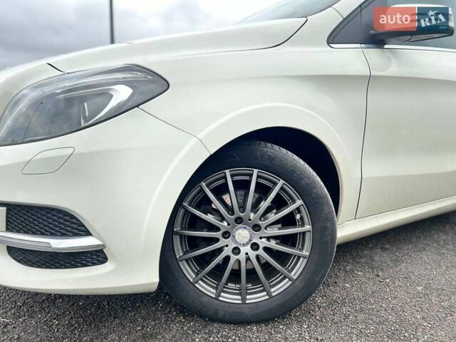 Белый Мерседес Б-класс, объемом двигателя 0 л и пробегом 92 тыс. км за 11900 $, фото 8 на Automoto.ua