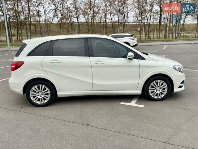 Белый Мерседес Б-класс, объемом двигателя 0 л и пробегом 57 тыс. км за 14400 $, фото 6 на Automoto.ua