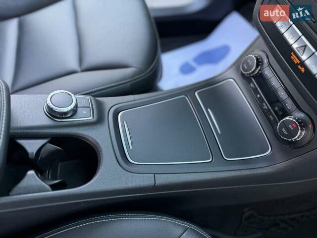 Белый Мерседес Б-класс, объемом двигателя 0 л и пробегом 90 тыс. км за 9800 $, фото 42 на Automoto.ua