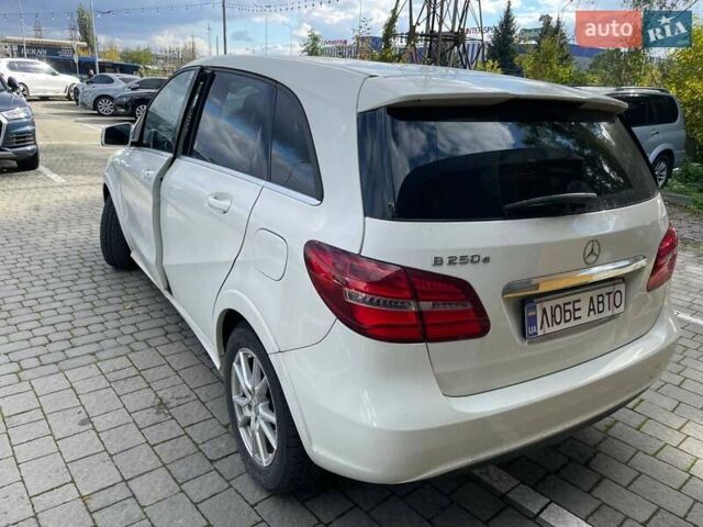 Білий Мерседес Б-клас, об'ємом двигуна 0 л та пробігом 94 тис. км за 11500 $, фото 3 на Automoto.ua
