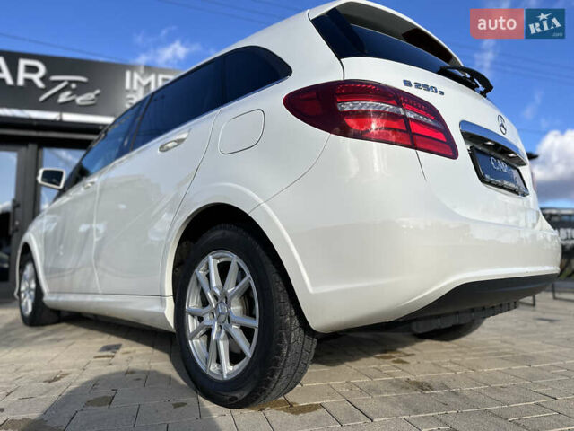 Білий Мерседес Б-клас, об'ємом двигуна 0 л та пробігом 63 тис. км за 11900 $, фото 35 на Automoto.ua