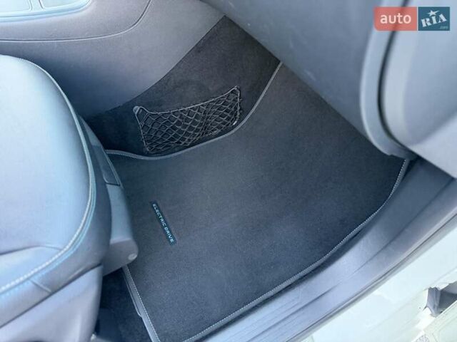 Белый Мерседес Б-класс, объемом двигателя 0 л и пробегом 90 тыс. км за 9800 $, фото 44 на Automoto.ua