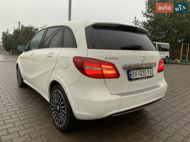 Белый Мерседес Б-класс, объемом двигателя 0 л и пробегом 99 тыс. км за 10350 $, фото 6 на Automoto.ua