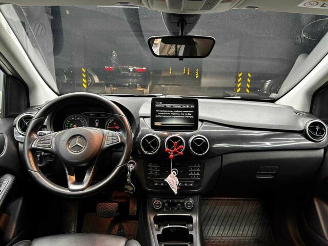 Білий Мерседес Б-клас, об'ємом двигуна 0 л та пробігом 120 тис. км за 11800 $, фото 14 на Automoto.ua