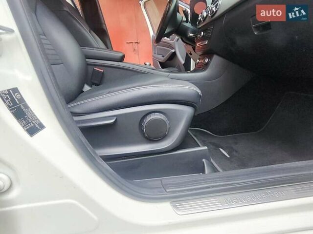 Белый Мерседес Б-класс, объемом двигателя 0 л и пробегом 60 тыс. км за 9999 $, фото 44 на Automoto.ua